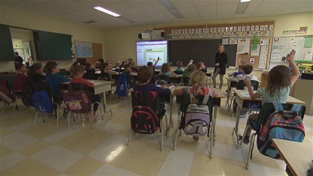Des élèves en classe à l'école primaire Des élèves en classe à l'école primaire