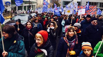 Des milliers de personnes ont manifesté leur soutien à Radio-Canada. (archives) Des milliers de personnes ont manifesté leur soutien à Radio-Canada. (archives)