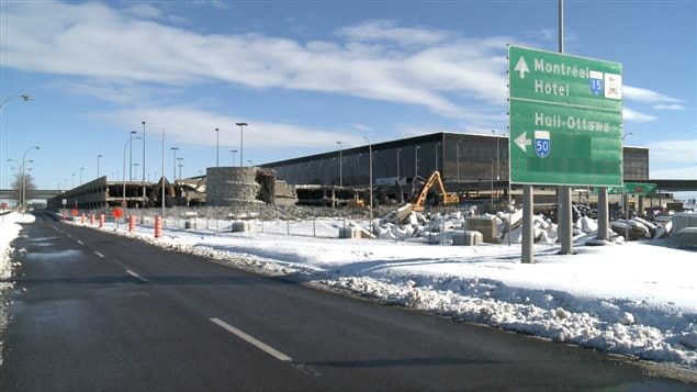 Les travaux de démolition sont commencés à l'aérogare de Mirabel. Les travaux de démolition sont commencés à l'aérogare de Mirabel.