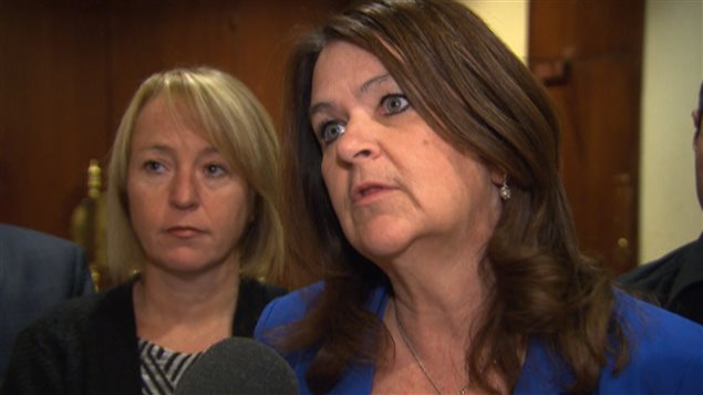 Suzanne Roy, présidente de l’UMQ et mairesse de Sainte-Julie Suzanne Roy, présidente de l’UMQ et mairesse de Sainte-Julie