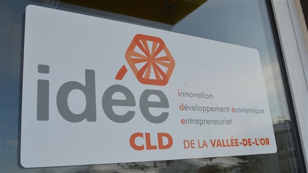 Au CLD de la Vallée-de-l'Or, deux personnes perdront leur emploi dès janvier et deux autres verront leurs heures de travail diminuées. Au CLD de la Vallée-de-l'Or, deux personnes perdront leur emploi dès janvier et deux autres verront leurs heures de travail diminuées.