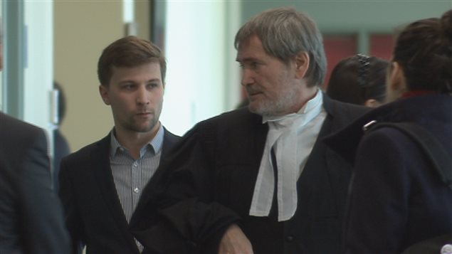 Gabriel Nadeau-Dubois et son avocat au palais de justice de Québec. Gabriel Nadeau-Dubois et son avocat au palais de justice de Québec.