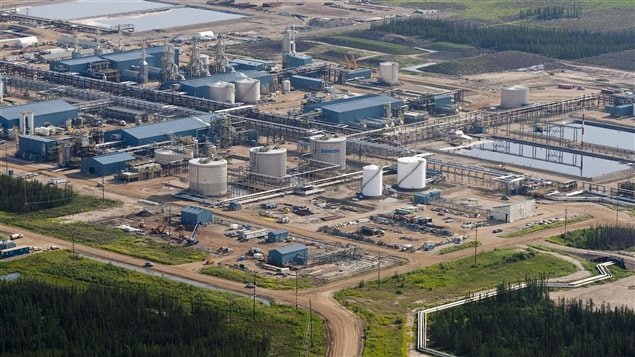 Une usine de Suncor, près de Fort McMurray, en Alberta Une usine de Suncor, près de Fort McMurray, en Alberta