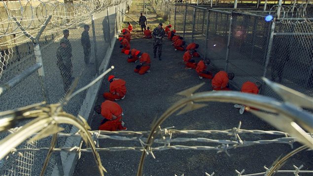 Détenus sur la base américaine de Guantanamo, à Cuba (2011) Détenus sur la base américaine de Guantanamo, à Cuba (2011)