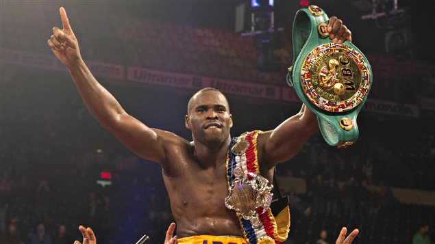 Le boxeur Adonis Stevenson remporte son combat. Le boxeur Adonis Stevenson remporte son combat.