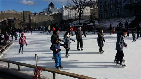 Patinoire de la Place d'Youville. Patinoire de la Place d'Youville.