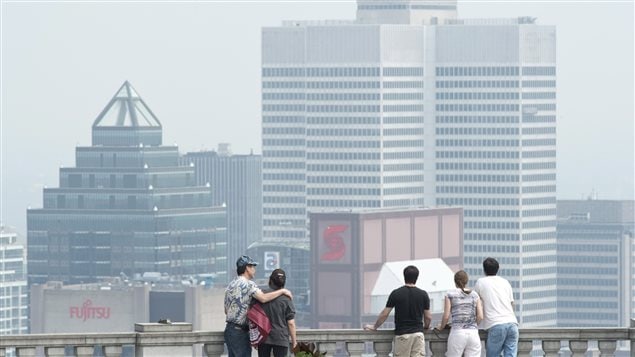 Une journée de smog à Montréal, en juillet 2013 Une journée de smog à Montréal, en juillet 2013