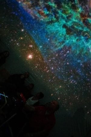 Des amateurs d'astronomie au Planétarium Des amateurs d'astronomie au Planétarium