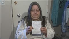 Michelle Labrecque dit avoir reçu une prescription sur laquelle le médecin avait dessiné une bouteille avec un symbole d'interdiction. Michelle Labrecque dit avoir reçu une prescription sur laquelle le médecin avait dessiné une bouteille avec un symbole d'interdiction.