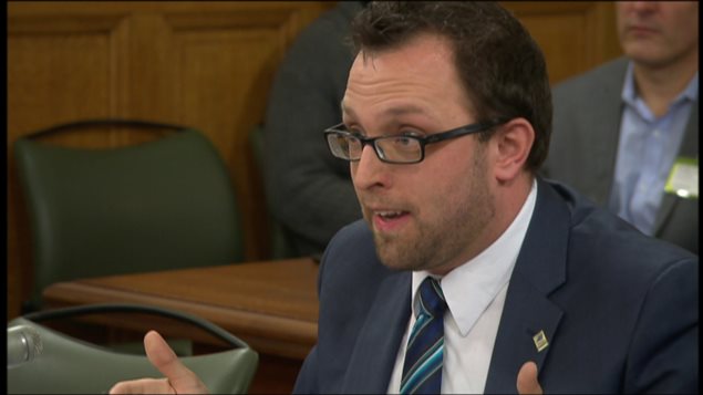 Le maire de Gaspé, Daniel Côté à la Commission sur le projet de loi 28 Le maire de Gaspé, Daniel Côté à la Commission sur le projet de loi 28