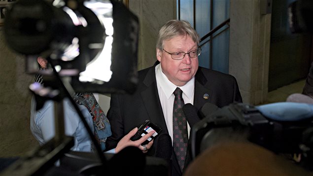 Le ministre de la Santé et des Services sociaux, Gaétan Barrette, se dit satisfait d'avoir fait passer le meilleur projet de loi possible, en référence au projet de loi 10. Le ministre de la Santé et des Services sociaux, Gaétan Barrette, se dit satisfait d'avoir fait passer le meilleur projet de loi possible, en référence au projet de loi 10.