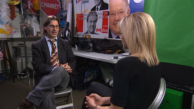 Jean-René Dufort s'entretient avec Tanya Lapointe. Jean-René Dufort s'entretient avec Tanya Lapointe.