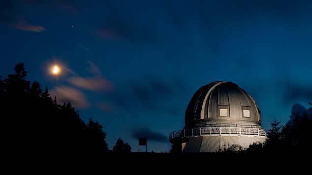 Contempler le ciel depuis l'Observatoire du Mont-Mégantic. Contempler le ciel depuis l'Observatoire du Mont-Mégantic.