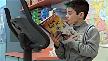 Les élèves peuvent, lors de périodes libres ou durant les périodes d'enseignement, aller sur un vélo stationnaire. Les élèves peuvent, lors de périodes libres ou durant les périodes d'enseignement, aller sur un vélo stationnaire.
