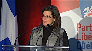 Stéphanie Vallée se désole des conditions qui entourent la tenue du colloque de militants du PLQ à Gatineau. Stéphanie Vallée se désole des conditions qui entourent la tenue du colloque de militants du PLQ à Gatineau.