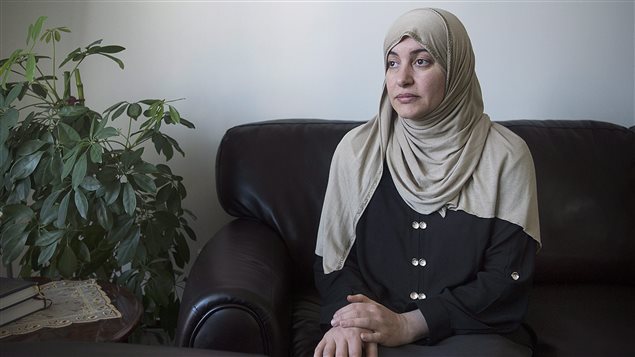 Rania El-Alloul, dont la cause n'a pas été entendue à la Cour du Québec car elle portait le hijab Rania El-Alloul, dont la cause n'a pas été entendue à la Cour du Québec car elle portait le hijab