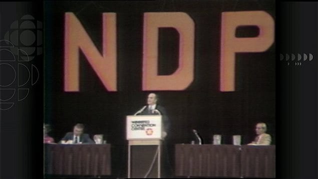 Howard Pawley a été élu chef du Nouveau Parti démocratique (NPD) du Manitoba durant le congrès annuel de l’organisation politique en novembre 1979. Howard Pawley a été élu chef du Nouveau Parti démocratique (NPD) du Manitoba durant le congrès annuel de l’organisation politique en novembre 1979.
