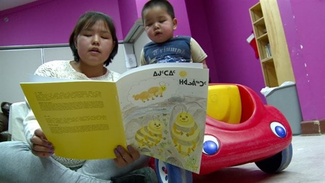 Nunavut: projet d'un alphabet unifié pour écrire l'inuktitut Nunavut: projet d'un alphabet unifié pour écrire l'inuktitut
