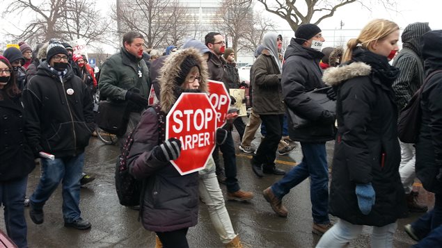 Des manifestants contre la loi C-51 à Montréal Des manifestants contre la loi C-51 à Montréal