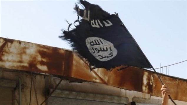 Le drapeau noir du groupe armé État islamique Le drapeau noir du groupe armé État islamique