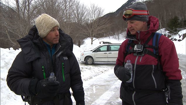 L'alpiniste Jean-François Tardif et Marc Tremblay, de Clorophylle ont testé dans le grand froid les vertus isolantes de vêtements fabriqués avec de l'asclépiade. L'alpiniste Jean-François Tardif et Marc Tremblay, de Clorophylle ont testé dans le grand froid les vertus isolantes de vêtements fabriqués avec de l'asclépiade.