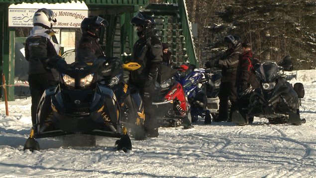 Les motoneigistes ont été nombreux à profiter de la neige abondante en Gaspésie. Les motoneigistes ont été nombreux à profiter de la neige abondante en Gaspésie.