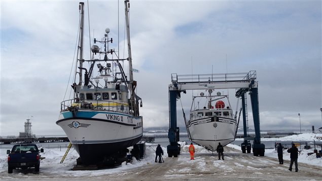 À Sept-Îles, les bateaux se préparent à larguer les amarres. À Sept-Îles, les bateaux se préparent à larguer les amarres.