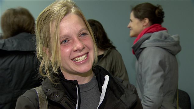 Julie Fortin est très heureuse de l'ouverture d'une école francophone à Sherwood Park. Ses enfants doivent passer trois heures dans un autobus chaque jour pour se rendre dans une école francophone d'Edmonton. Julie Fortin est très heureuse de l'ouverture d'une école francophone à Sherwood Park. Ses enfants doivent passer trois heures dans un autobus chaque jour pour se rendre dans une école francophone d'Edmonton.