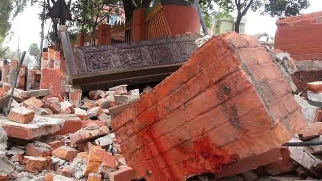 Un violent séisme a provoqué la destruction de bâtiments et fait des victimes. Un violent séisme a provoqué la destruction de bâtiments et fait des victimes.