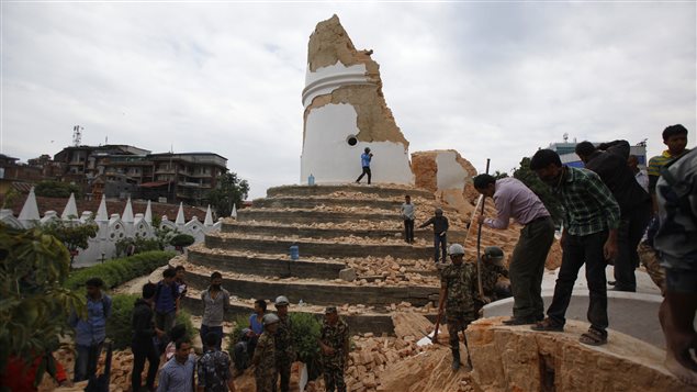 La tour Bhimsen, construite au 19e siècle, a été détruite par le séisme à Katmandou, au Népal. La tour Bhimsen, construite au 19e siècle, a été détruite par le séisme à Katmandou, au Népal.