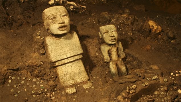 Des statues trouvées dans le tunnel. Des statues trouvées dans le tunnel.
