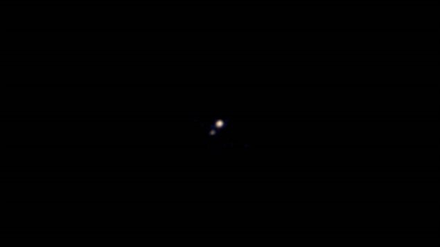 La planète Pluton et sa lune Charon La planète Pluton et sa lune Charon