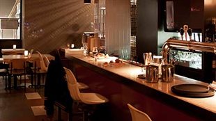 Une partie du bar au Bistro-Brasserie Les Soeurs Grises à Montréal Une partie du bar au Bistro-Brasserie Les Soeurs Grises à Montréal