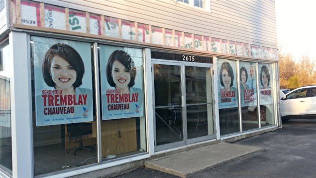 La candidate libérale Véronyque Tremblay a installé ses premières pancartes dans Chauveau. La candidate libérale Véronyque Tremblay a installé ses premières pancartes dans Chauveau.