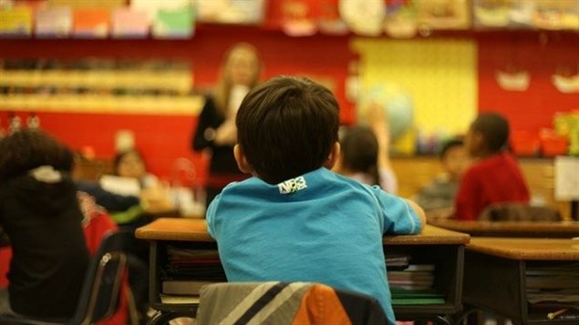 Un élève en classe. Un élève en classe.