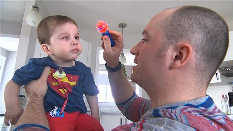 Tommy Auger avec son fils, Arthur Tommy Auger avec son fils, Arthur