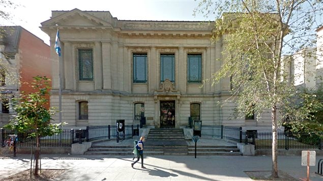 La bibliothèque Saint-Sulpice sur la rue Saint-Denis, à Montréal La bibliothèque Saint-Sulpice sur la rue Saint-Denis, à Montréal