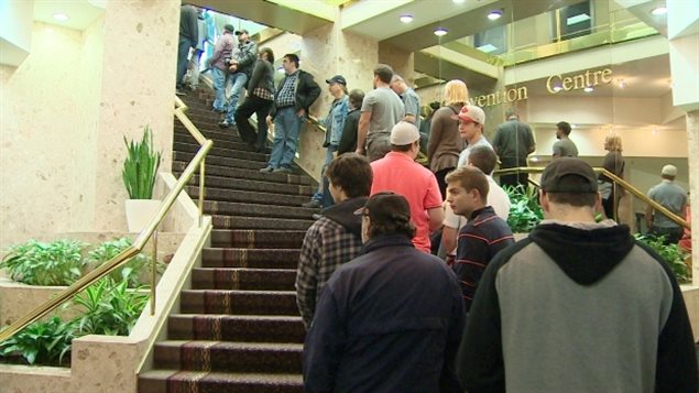 Un salon de l'emploi du chantier maritime d'Irving à Halifax attire les foules Un salon de l'emploi du chantier maritime d'Irving à Halifax attire les foules