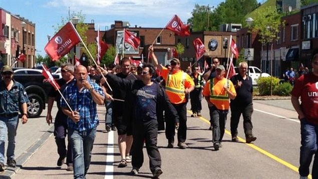 Manifestation d'employés de Produits forestiers Résolu à Baie-Comeau Manifestation d'employés de Produits forestiers Résolu à Baie-Comeau