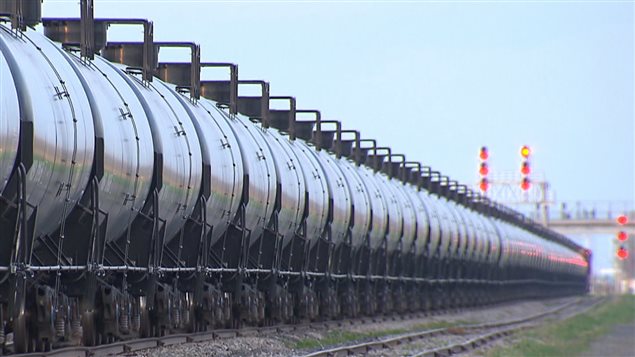 Le CN prévoit bientôt de faire transiter vers le Nouveau-Brunswick 240 wagons de pétrole chaque jour sur ses voies ferrées, surtout celles de la Rive-Sud. Le CN prévoit bientôt de faire transiter vers le Nouveau-Brunswick 240 wagons de pétrole chaque jour sur ses voies ferrées, surtout celles de la Rive-Sud.