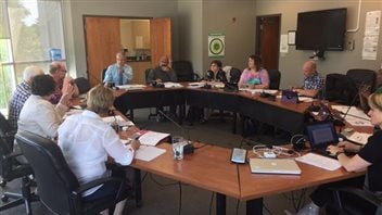 Séance régulière du Conseil scolaire fransaskois le 24 juin 2015 à Saskatoon. Séance régulière du Conseil scolaire fransaskois le 24 juin 2015 à Saskatoon.