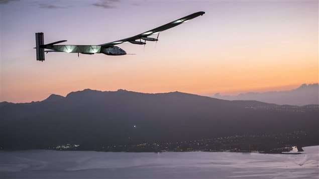 Le Solar Impulse en approche de Honolulu Le Solar Impulse en approche de Honolulu