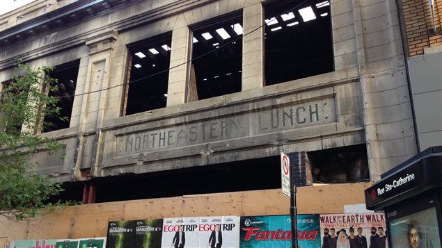 L'enseigne Northeastern Lunch est visible sur la façade du 1001, Sainte-Catherine Est, au coin de Saint-Timothée L'enseigne Northeastern Lunch est visible sur la façade du 1001, Sainte-Catherine Est, au coin de Saint-Timothée