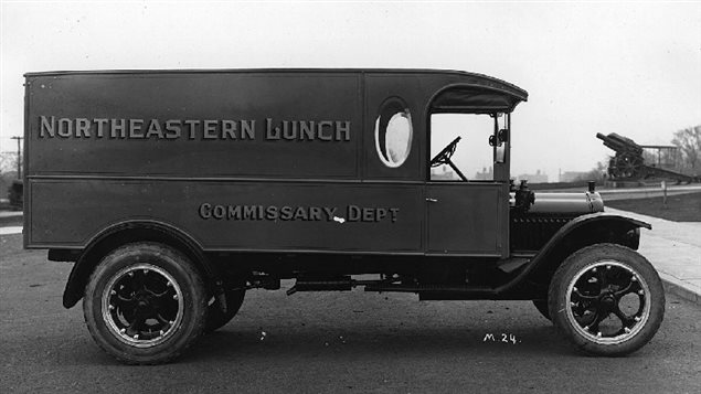 Un camion de livraison des restaurants Northeastern Lunch vers 1930 Un camion de livraison des restaurants Northeastern Lunch vers 1930