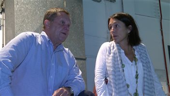 Le maire de Sainte-Agathe, Denis Chalifoux, et la Commissaire du Bureau du cinéma et de la télévision des Laurentides, Marie-Josée Pilon. Le maire de Sainte-Agathe, Denis Chalifoux, et la Commissaire du Bureau du cinéma et de la télévision des Laurentides, Marie-Josée Pilon.