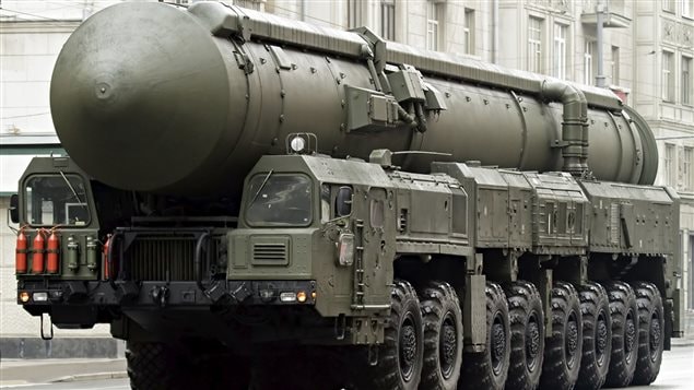 Armement nucléaire lors d'une parade militaire à Moscou en 2005. Armement nucléaire lors d'une parade militaire à Moscou en 2005.