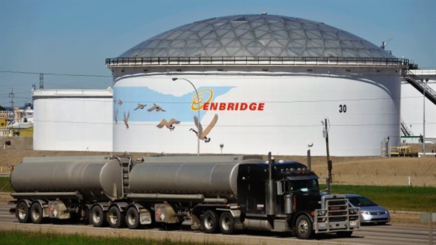 Un réservoir d'Enbridge à Edmonton. Un réservoir d'Enbridge à Edmonton.