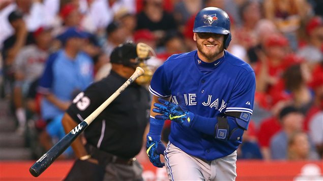 Josh Donaldson vient de frapper son 34e circuit de la saison pour mener les Blue Jays à la victoire Josh Donaldson vient de frapper son 34e circuit de la saison pour mener les Blue Jays à la victoire