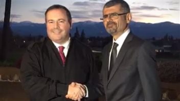 Saren Azer, un médecin recherché par la GRC pour l'enlèvement de ses enfants, a agi à titre de consultant auprès de l'ex-ministre Jason Kenney. Saren Azer, un médecin recherché par la GRC pour l'enlèvement de ses enfants, a agi à titre de consultant auprès de l'ex-ministre Jason Kenney.