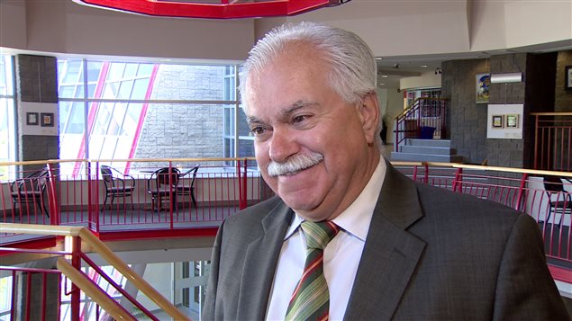 Henri Lemire, le directeur du conseil scolaire Centre-Nord se réjouit de l’acquisition de l’école Sans-Frontières. Henri Lemire, le directeur du conseil scolaire Centre-Nord se réjouit de l’acquisition de l’école Sans-Frontières.